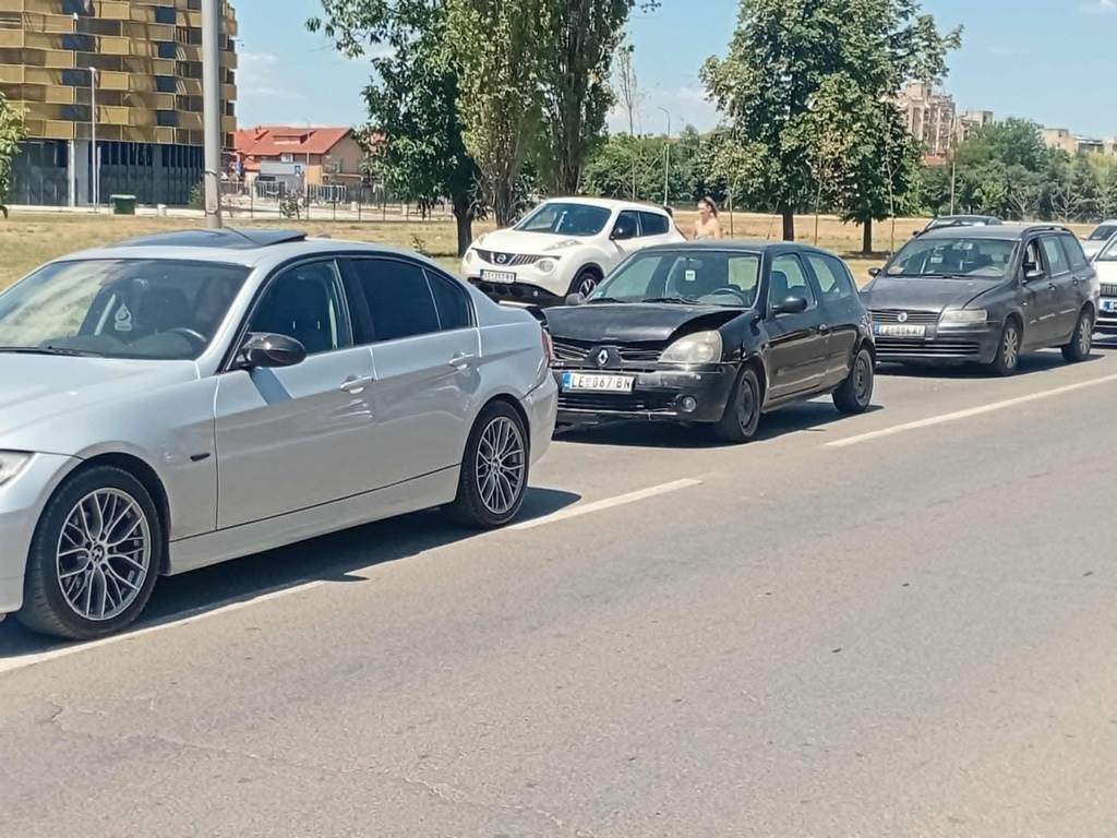 Lančani sudar kod stadiona u Leskovcu