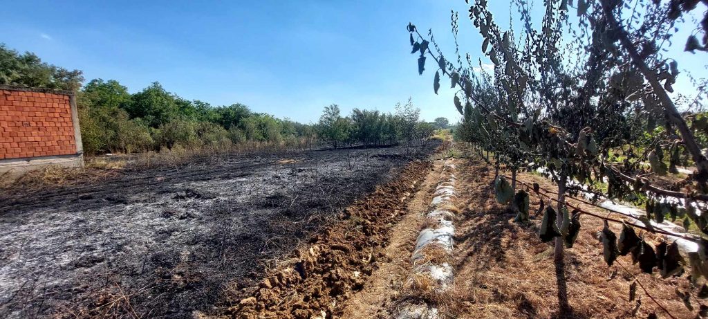 U Gornjem Stopanju požar na samo nekoliko metara od kuća, meštani apeluju da svi budu u pripravnosti ukoliko se ponovo rasplamsa vatra