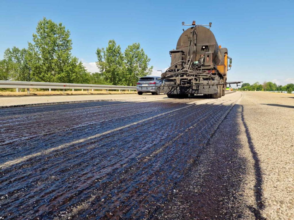 Rehabilituje se auto-put od Brestovca do Doljevca, popravljen teren u Radonjici i put u Velikoj Biljanici