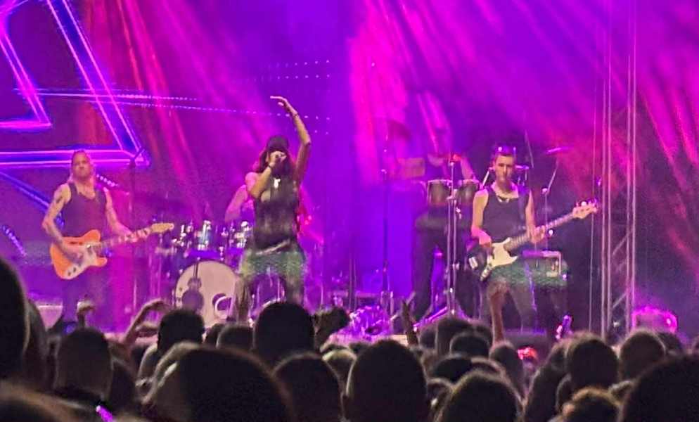 Senida raspalila emocije u Nišu: Dvočasovni koncert za sve generacije
