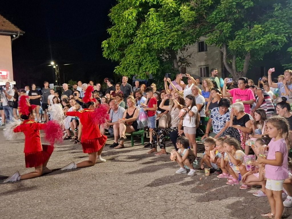 Leskovačke mažoretkinje otvorile Brestovačko leto