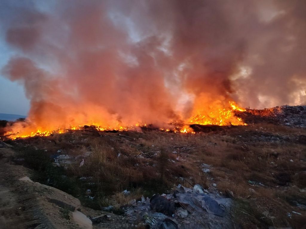 Proglašena vanredna situacija na delu teritorije grada Vranja zbog požara na deponiji