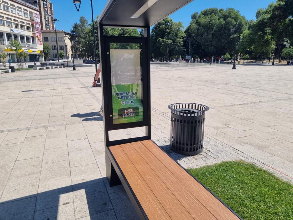 Postavljene smart solarne klupe na pet lokacija u centru Leskovca
