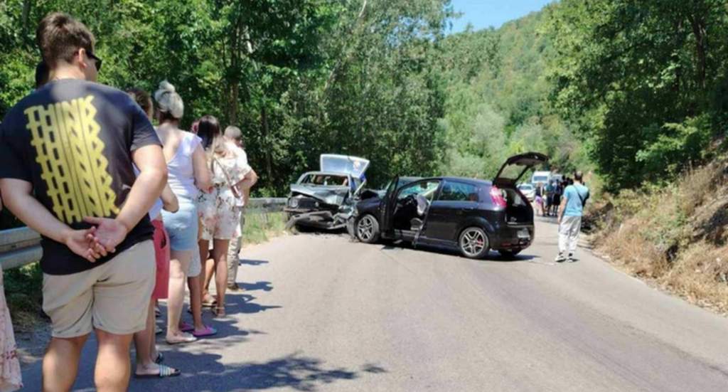 Žena i dete povređeni u udesu, prebačeni u UKC Niš