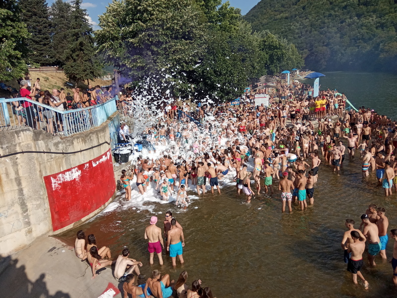 Raznovrstan muzički program i sportske aktivnosti obeležili Vlasina fest