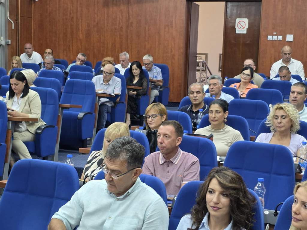 Pitali smo za vas: Zašto bolnica zapošljava „partijaše“, zašto nema posla za mladog inženjera, i još mnogo – zašto? (video)