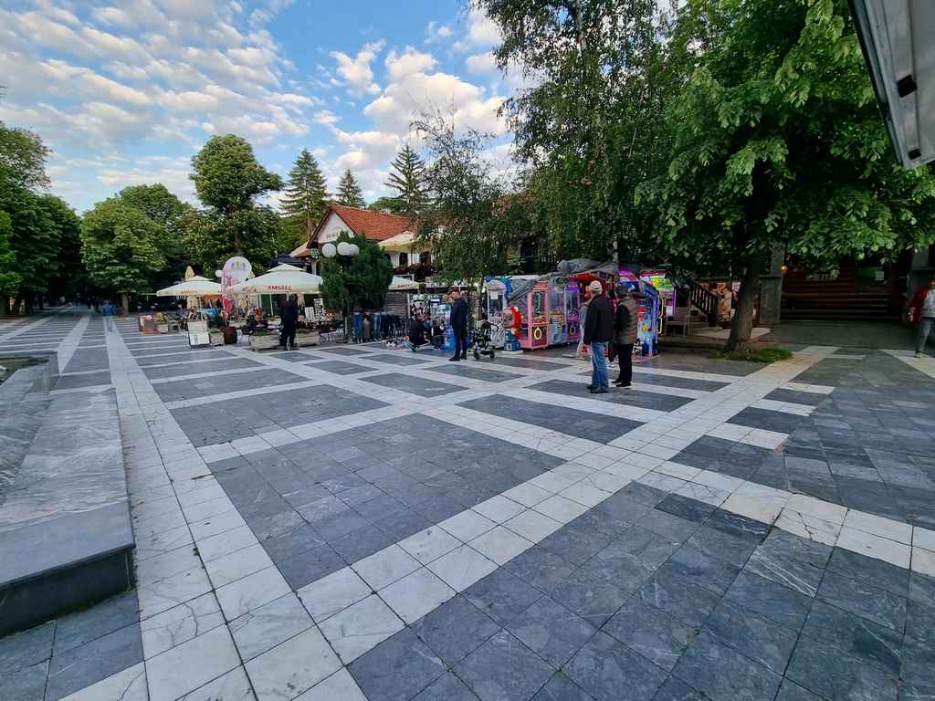 Penzionerima po 10.000 dinara za odmor u Srbiji