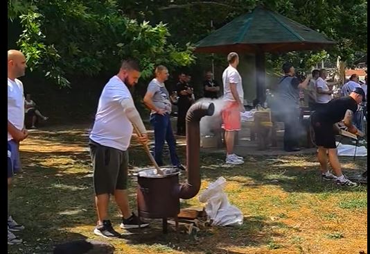 Sijarinska Banja: Krčkaju se gulaši za Zlatni kotlić