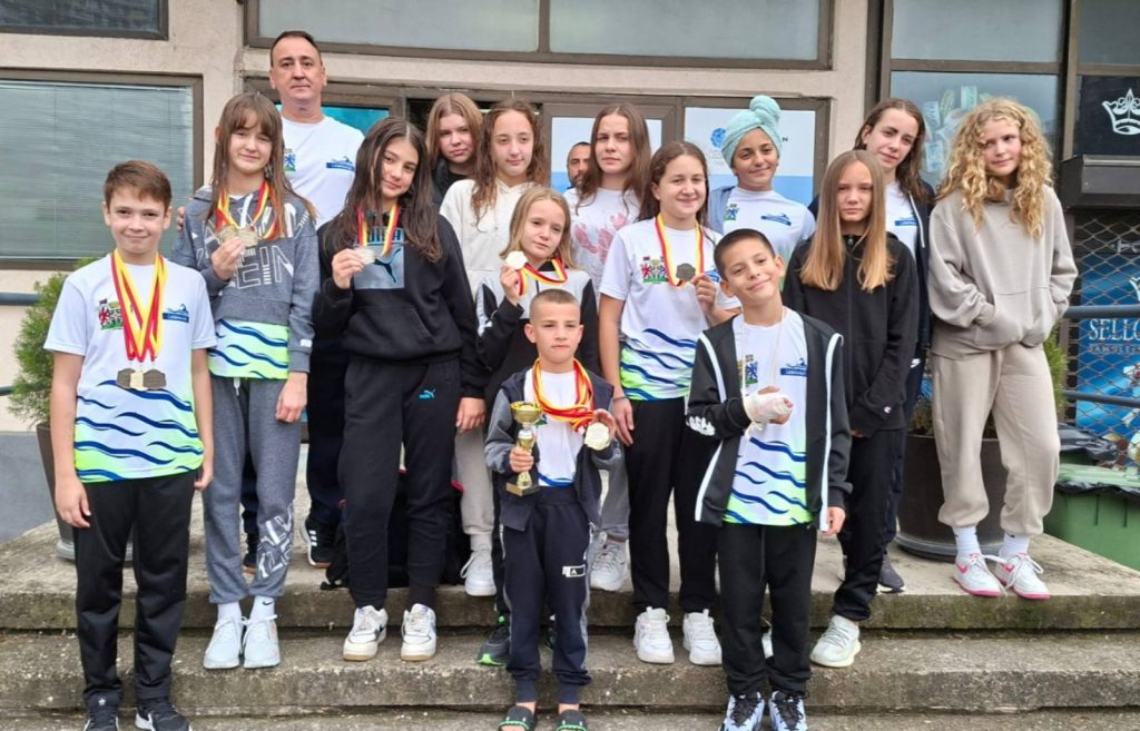 Plivački klub “Leskovac” osvojio 12 medalja, Vuk Janković proglašen za najboljeg plivača