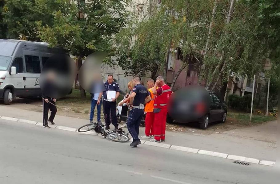 Crveni kombi srušio biciklistkinju u Radničkom naselju i povredio je