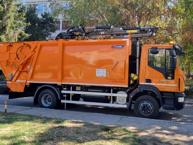 Za novo vozilo za pražnjenje podzemnih kontejnera 20,4 miliona, gradonačelnik Leskovca izneo zarade tima na projektu