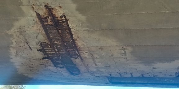 Oštećen most kod Đačkog ostrva, za sada bez reakcije nadležnih