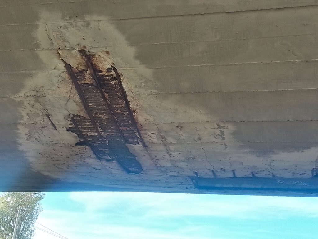 Oštećen most kod Đačkog ostrva, za sada bez reakcije nadležnih