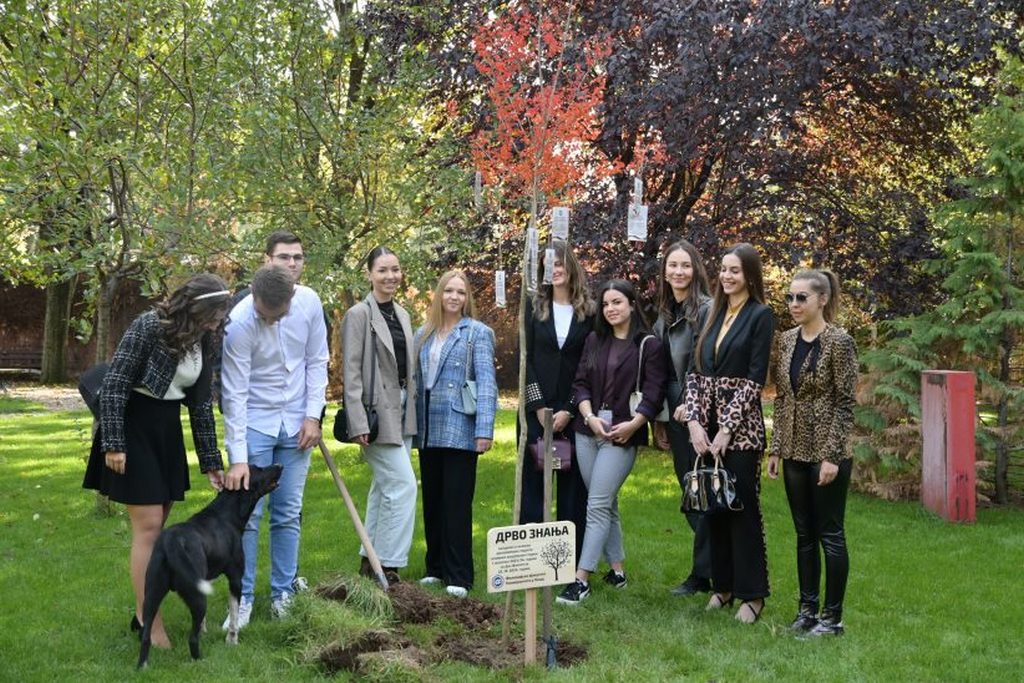 Na današnji dan 2024: Studenti sadili drveće, a direktorka Gimnazije se ponosila uspehom učenika