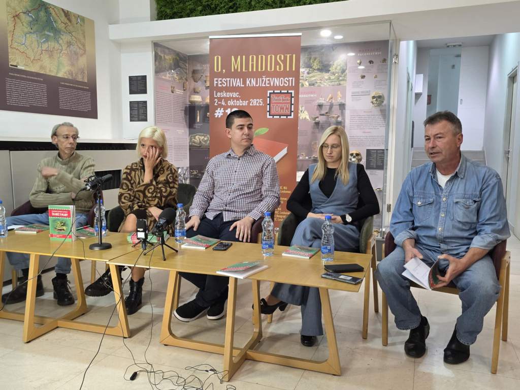 Na prvoj večeri književnog festivala ThinkTankTown, predstavljena je zanimljiva knjiga troje mladih autora iz Leskovca – „Šta hoće ti mladi?“
