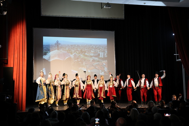 Ansambl narodnih igara i pesama Kosova i Metohije ,,Venac” gostovao u Medveđi