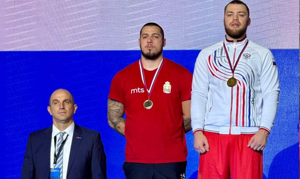 Bokseri kluba „Mancha“ blistali na Balkanskom prvenstvu- dve srebrne medalje za Srbiju