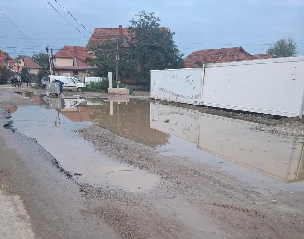 Posle svakog kišnog dana Mrštane se pretvori u jezero, meštani traže odgovornost