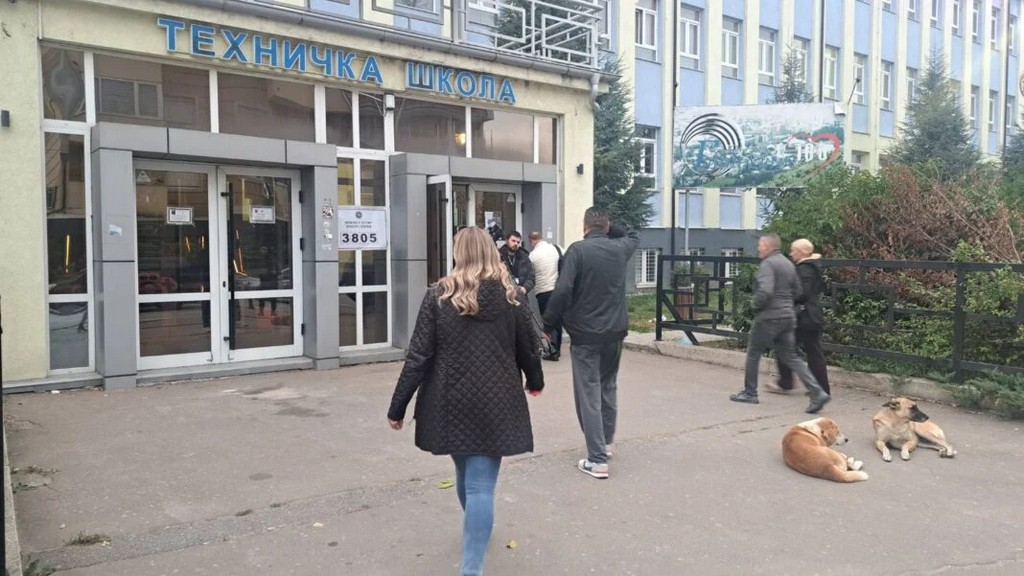 Lokalni izbori Kosovo: U prvom krugu izabrani predsednici 17 opština, Vučić kaže da je Srpska lista ubedljivo pobedila u 9 od 10 opština