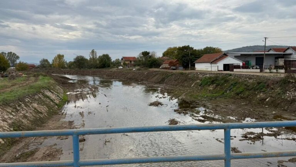 Čisti se korito reke Jablanice