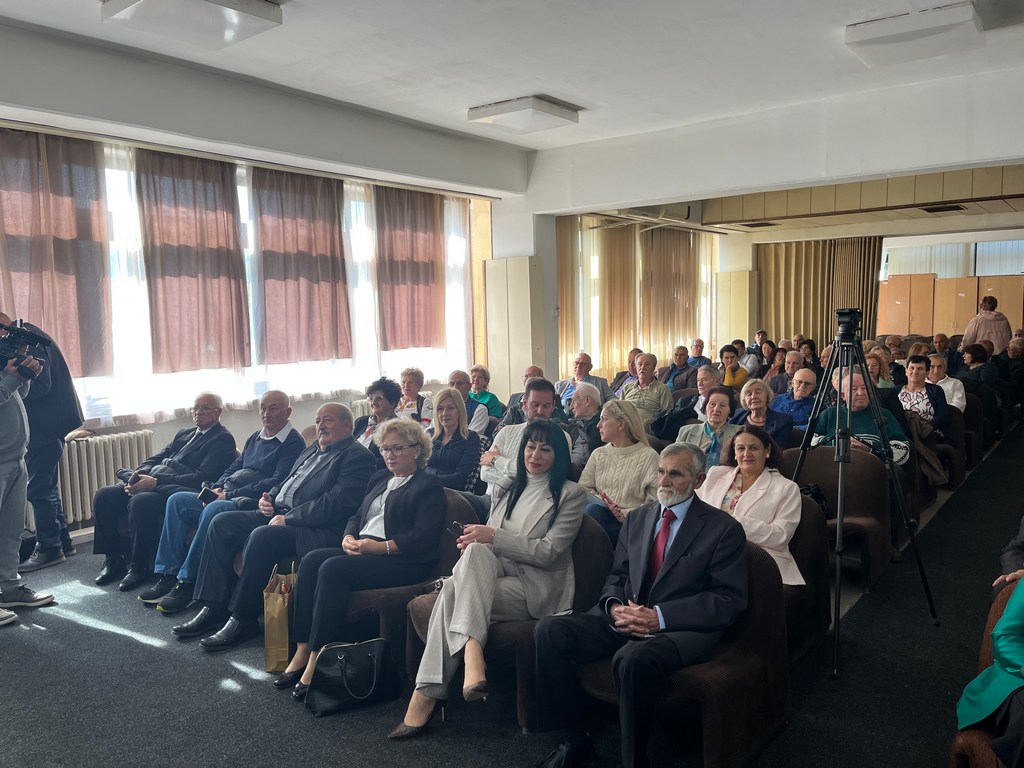 Penzioneri u Leskovcu proslavili rođendan udruženja, jedan od njih uputio apel za pomoć selima bez struje