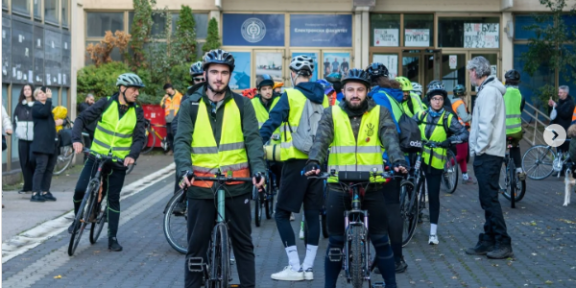 Studenti iz Niša i Leskovca biciklima krenuli na komemorativni skup u Novom Sadu