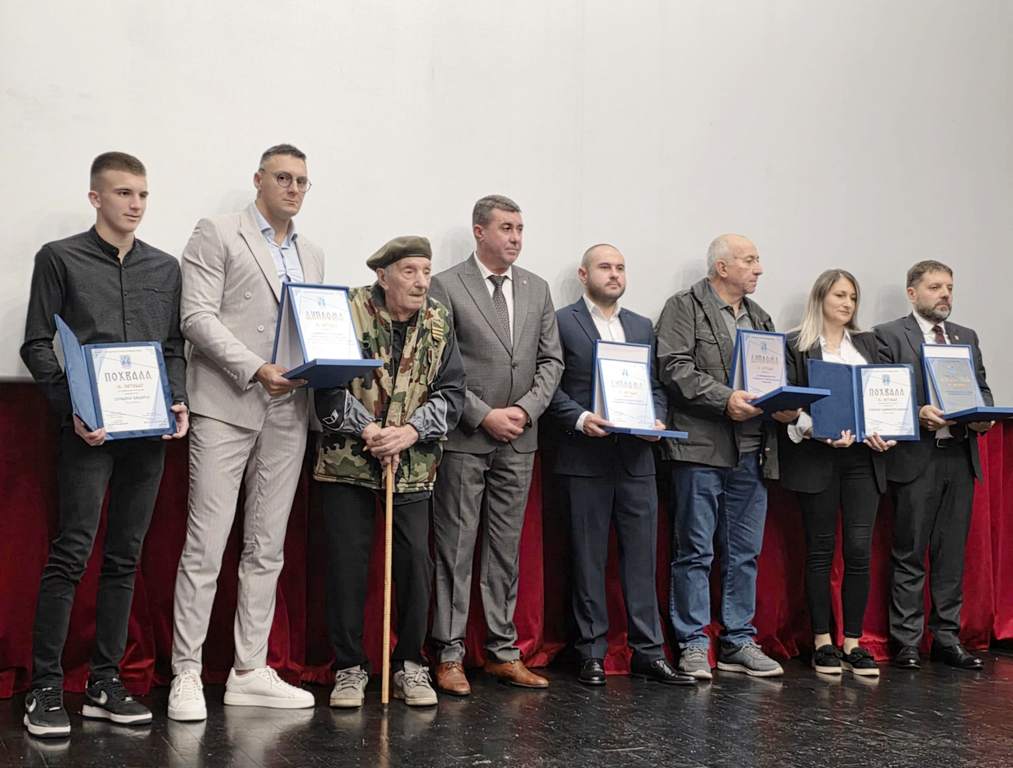 Sećanje na prošlost i počast onima koji grade budućnost