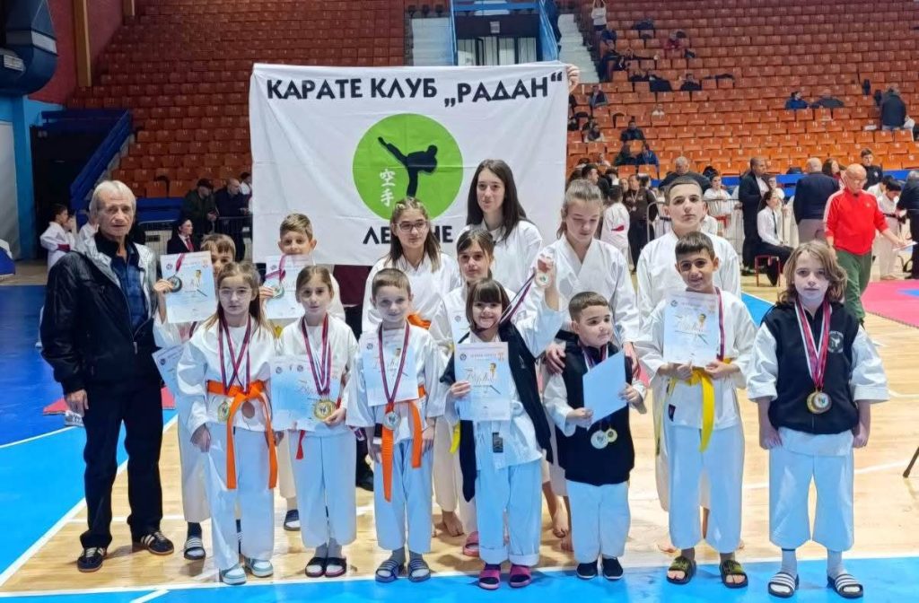 Mališani Karate kluba “Radan” iz Lebana osvojili 20 medalja na takmičenju u Leskovcu