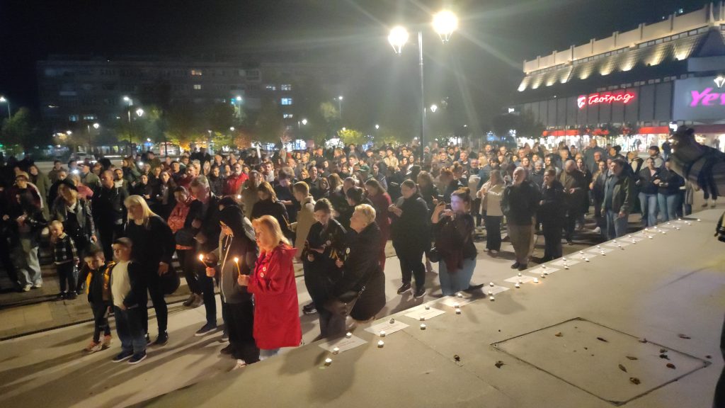 U tišini i sa jednom porukom održana komemorativna šetnja u Leskovcu