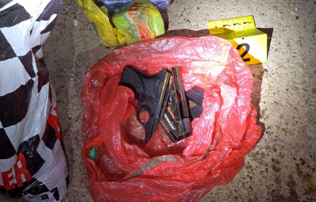 Pretresi na više lokacija, u napuštenoj kući pronađen arsenal oružja, troje uhapšeno