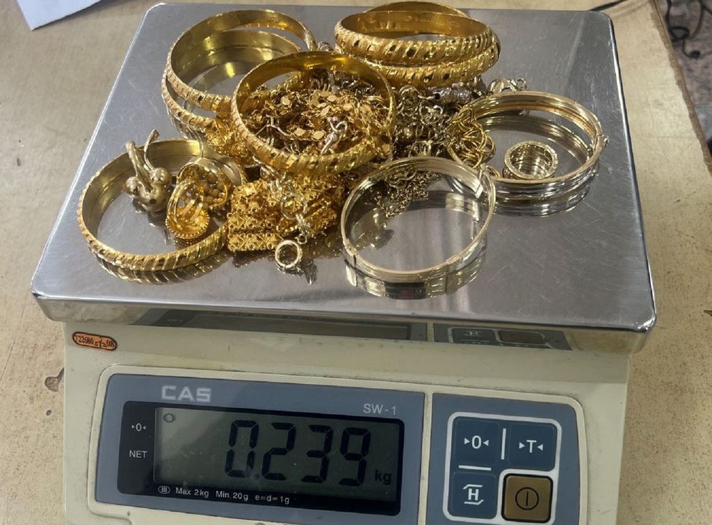 Pokušao da krijumčari zlato vredno 12 hiljada evra