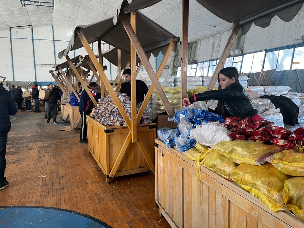 Pakovanje paketa i dalje u Plavom paviljonu