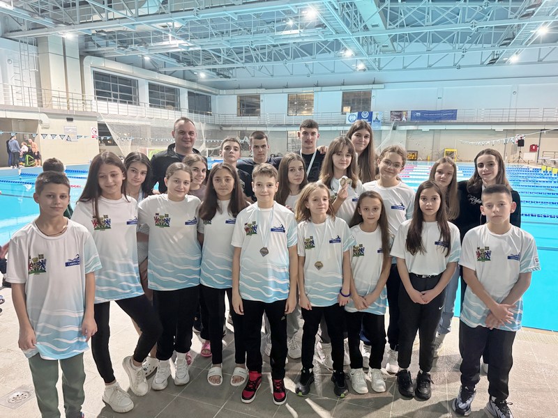 Leskovački plivači se vratili iz Pirota sa štafetom