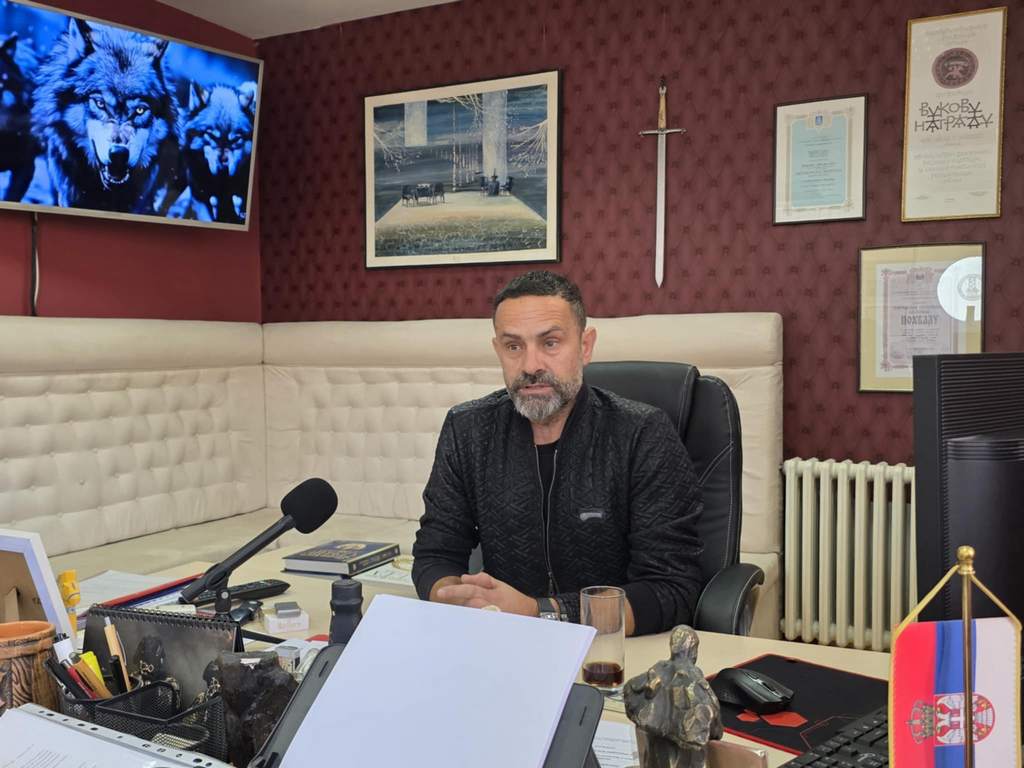 Grujić: „U vreme mog oca igralo se i 365 predstava“. Na Cvetanovićevu izjavu o „neradnicima“ – bez komentara