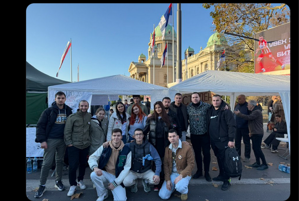 Studenti iz Niša tvrde da su dvojica njihovih kolega privedena ispred Doma narodne skupštine