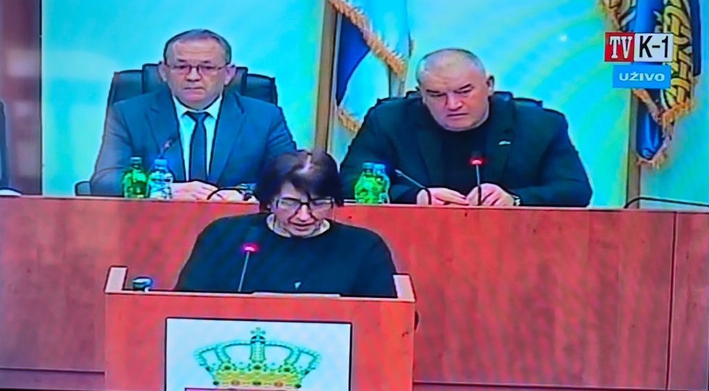 „Niste mu položili ni jedan cvet“: potresan govor supruge pokojnog odbornika u Skupštini (video)