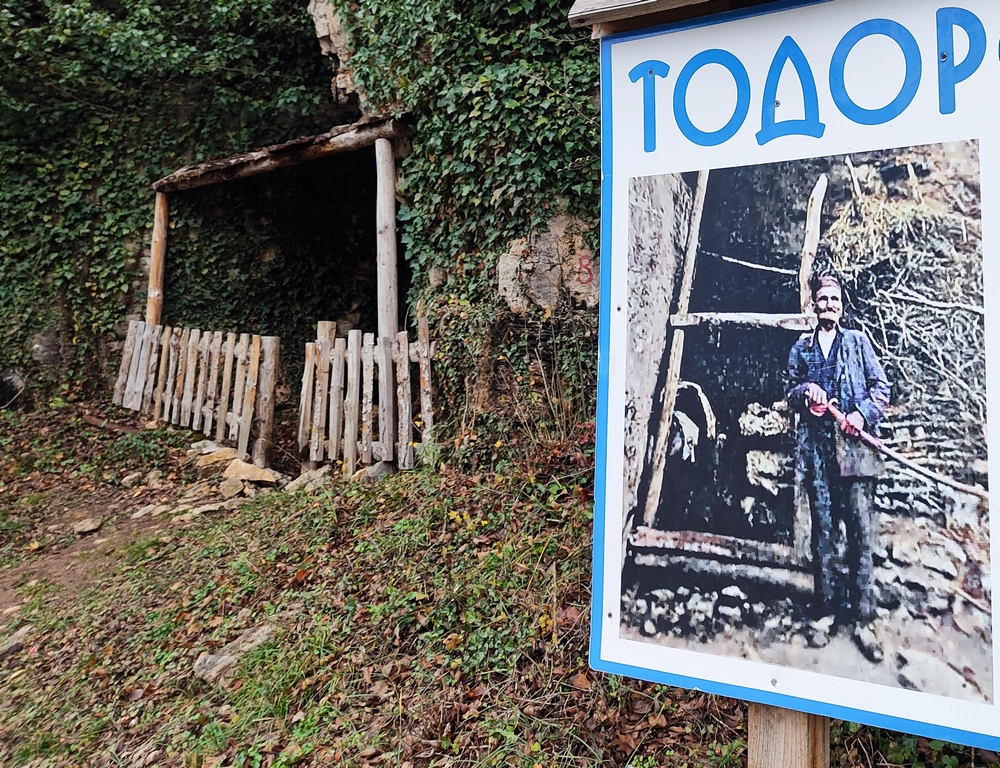 Život među zmijama, izvorima i legendama, upoznajte Todora Šakotu čoveka iz pećine