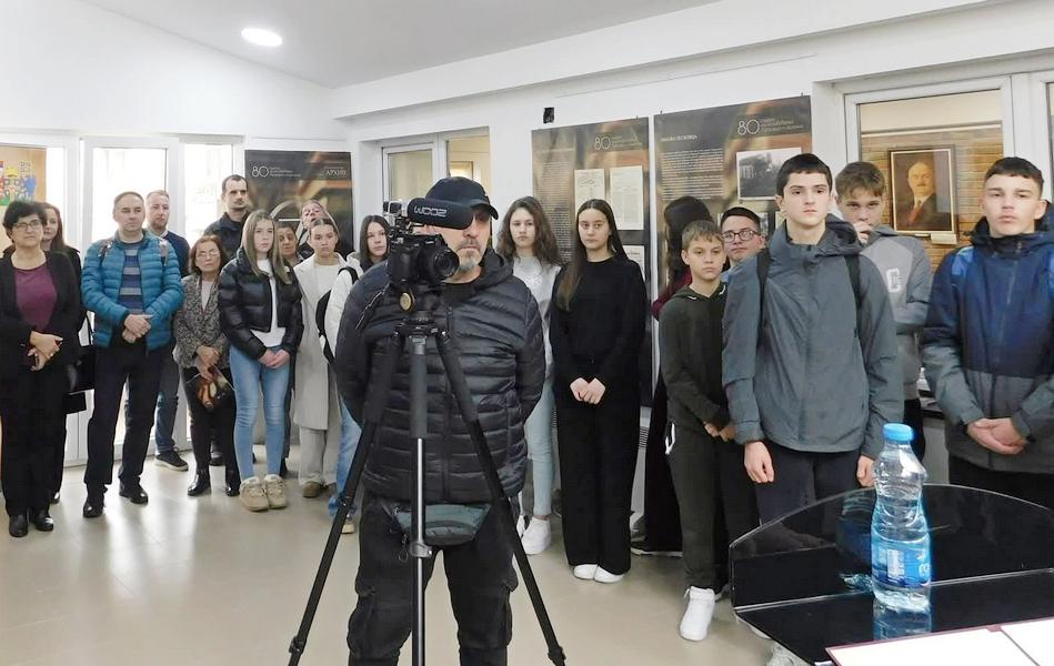 U Vlasotincu otvorena izložba o oslobođenju Jablaničkog okruga u Drugom ratu