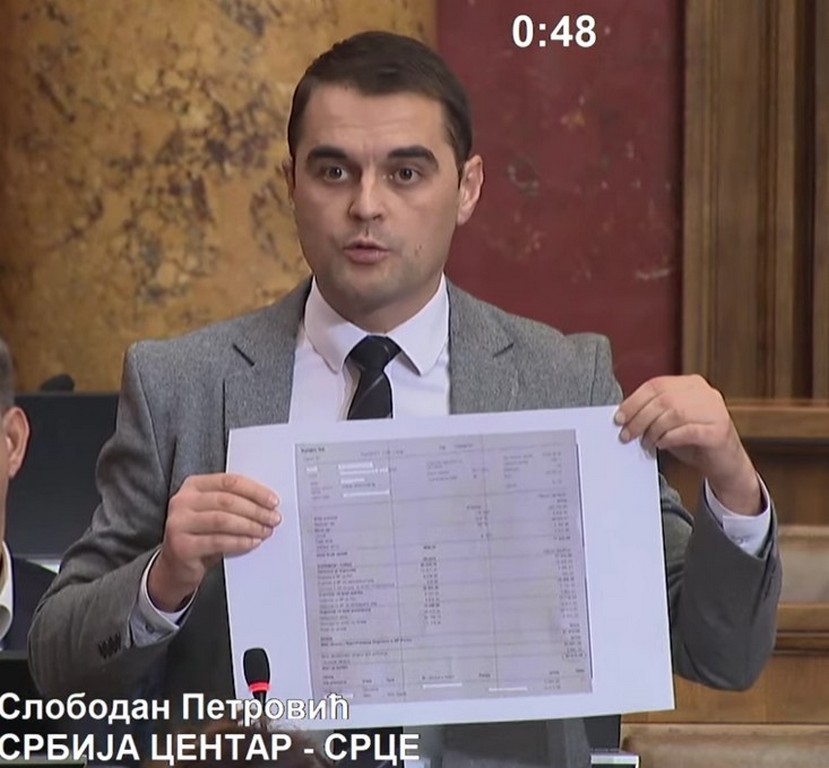 Petrović (SRCE): Gašić došao u Jumko da gasi požar, rugaju se južnjacima zbog akcenta, a dobri su im da pune autobuse (video)