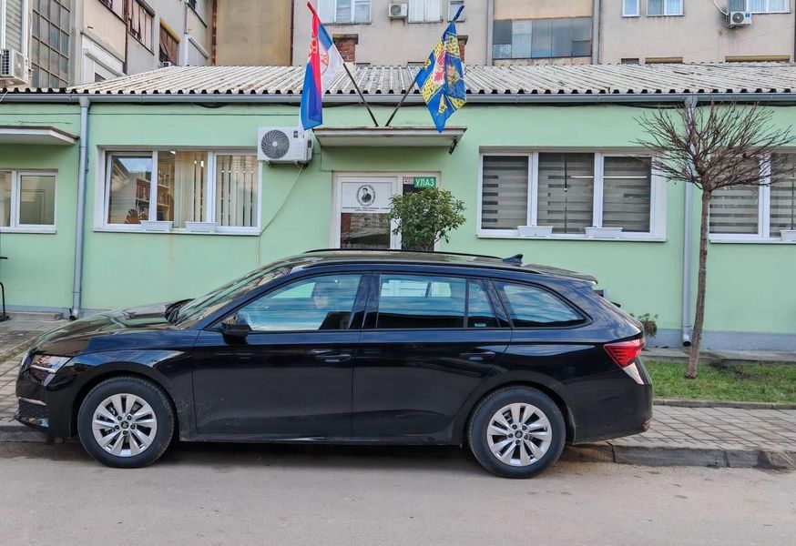 Posle 20 godina leskovačka biblioteka ponovo ima vozilo za prevoz knjiga (video)