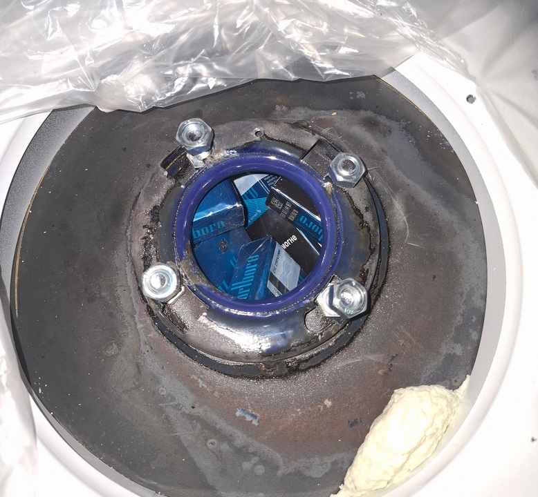 U bojleru pokušao da prokrijumčari 410 paklica cigareta