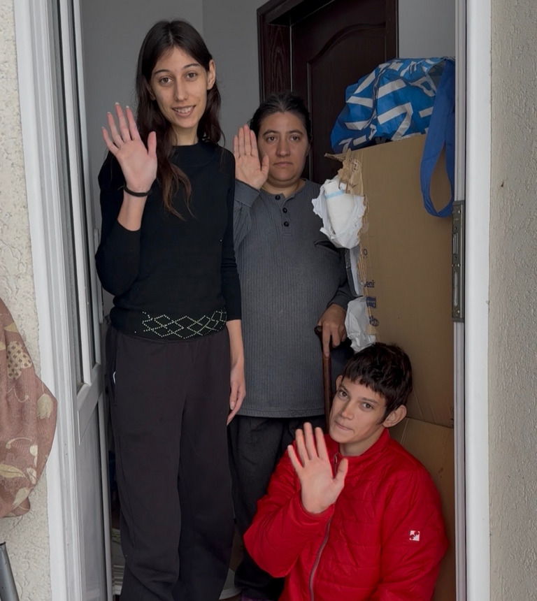 Majka Ružica i njene dve ćerke, tri života koja se svakodnevno bore sa nemaštinom