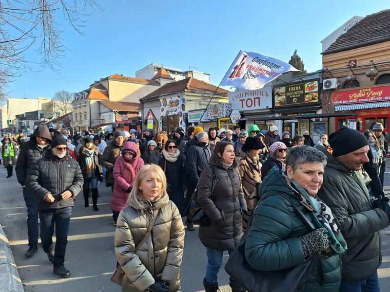 Podrška sa juga: Protest „Ne pristajemo, ne ćutimo“ održan u Nišu