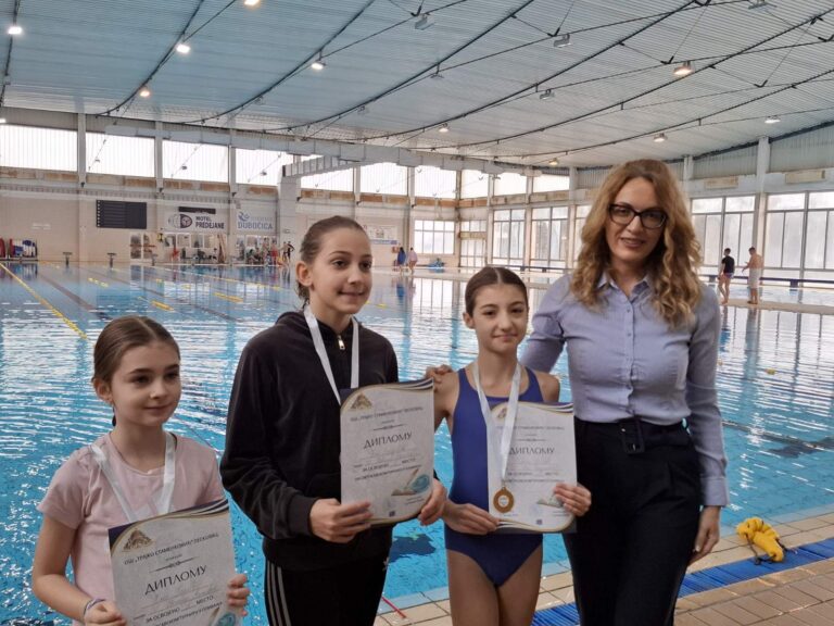 Svetosavsko plivanje u Leskovcu okupilo oko 150 učesnika