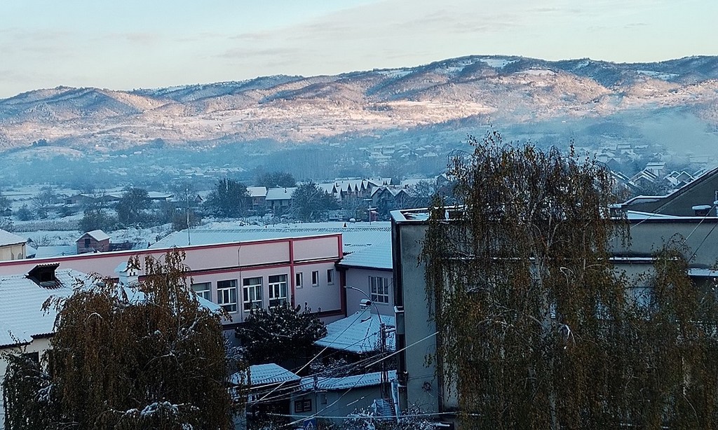 Vlasotince: Poziv korisnicima pomoći za ogrevno drvo i pakete hrane