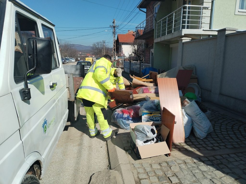 Prve količine kabastog otpada iz Vlasotinca krenule put pirotske deponije i reciklažnog centra