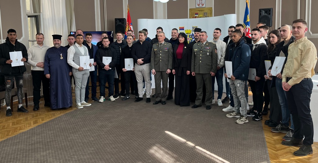 Budućim vojnicima i oficirama uručeni ugovori za dobrovoljno služenje vojnog roka