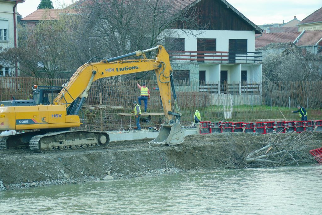 Građani traže odgovore o rekonstrukciji korita Vlasine i obustavu radova