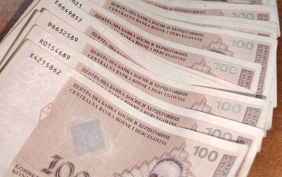 Na granici zaplenjeno 40 lažnih novčanica od 100 konvertibilnih maraka