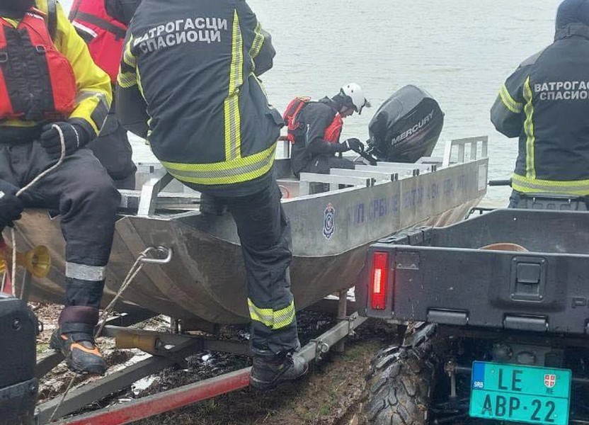 Potraga za dvojicom muškaraca kod jezera Barje i dalje traje, čamcem pretražuju površinu vode